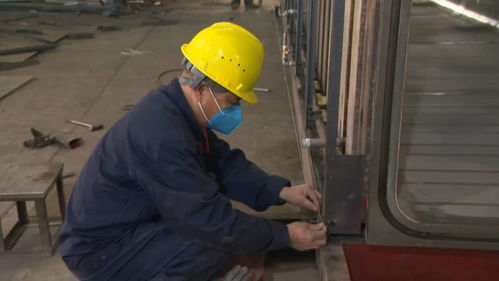 大寫的贊 杭州富陽這兩家企業(yè)開足馬力生產(chǎn)防護(hù)用品